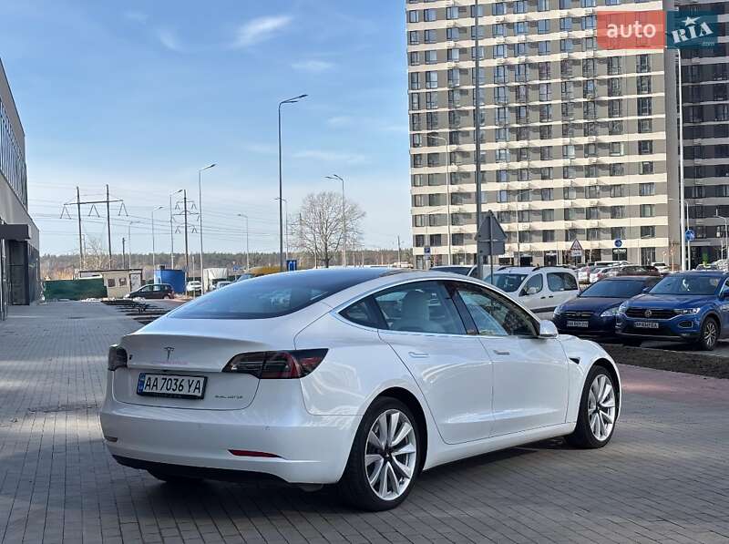 Седан Tesla Model 3 2020 в Киеве
