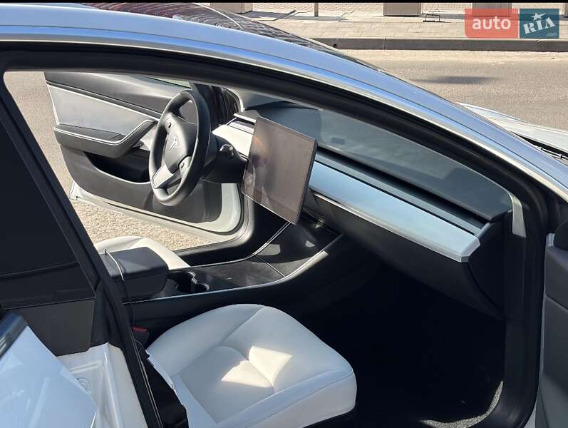 Седан Tesla Model 3 2020 в Киеве фото 5 Седан Tesla Model 3 2020 в Киеве