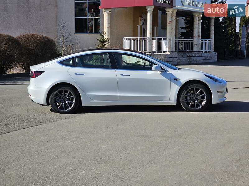 Седан Tesla Model 3 2019 в Тернополі