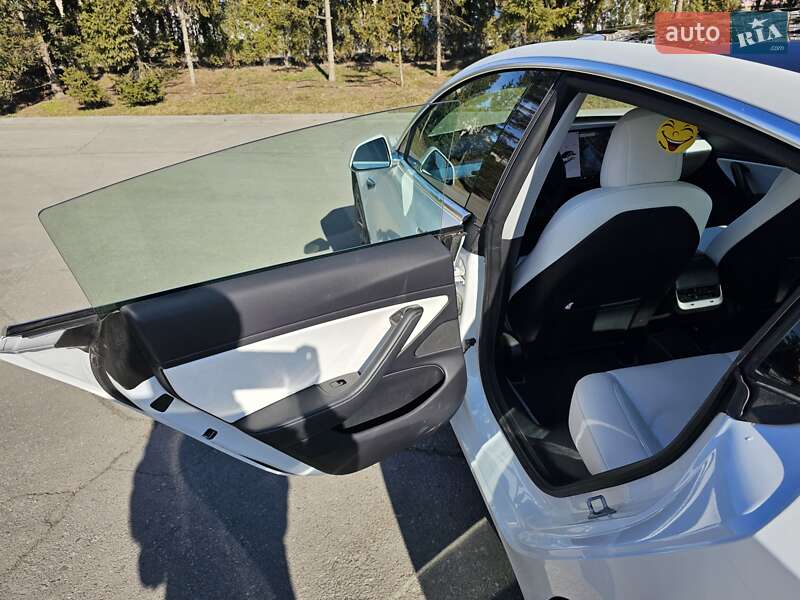 Седан Tesla Model 3 2019 в Тернополі