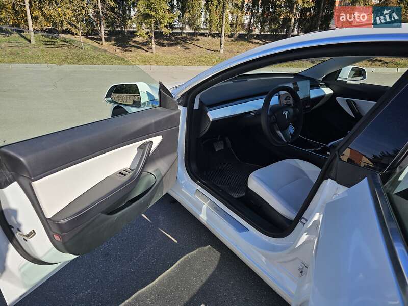 Седан Tesla Model 3 2019 в Тернополі