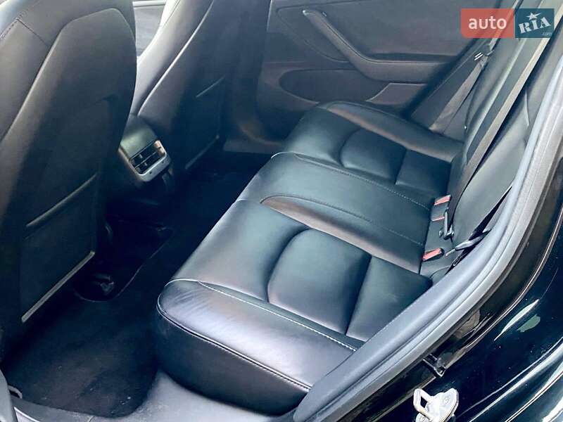 Седан Tesla Model 3 2018 в Броварах