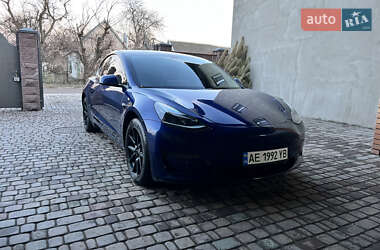 Седан Tesla Model 3 2022 в 