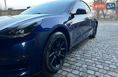 Седан Tesla Model 3 2022 в 