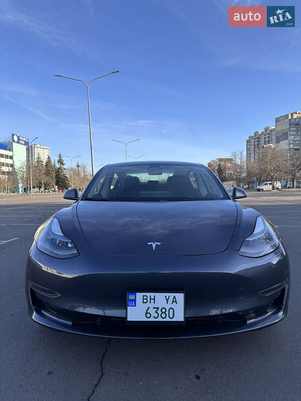 Седан Tesla Model 3 2023 в 