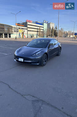 Седан Tesla Model 3 2023 в 