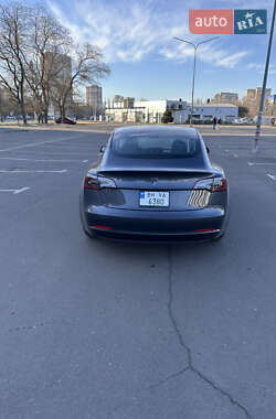 Седан Tesla Model 3 2023 в 