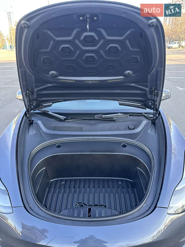 Седан Tesla Model 3 2023 в Одесі
