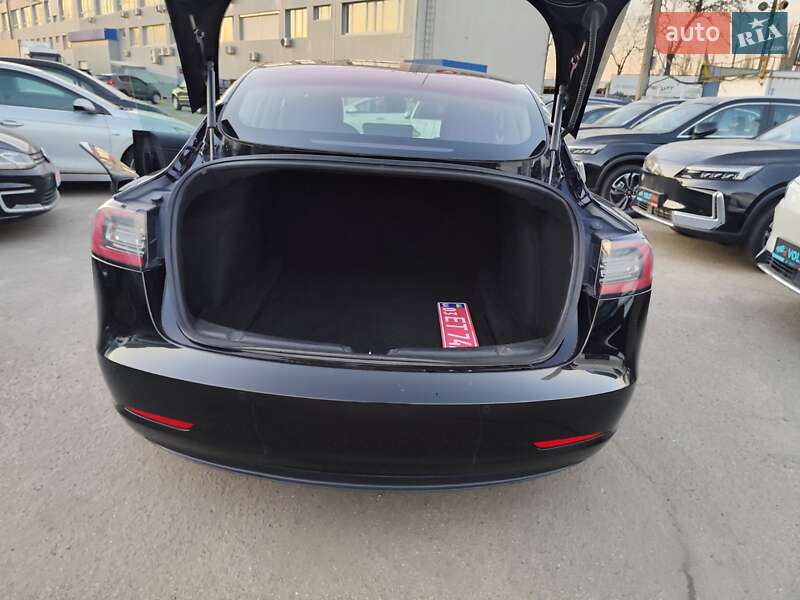 Седан Tesla Model 3 2019 в Києві