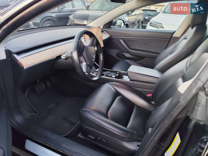 Седан Tesla Model 3 2019 в Києві