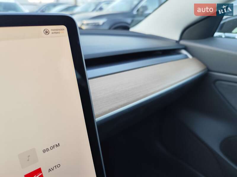 Седан Tesla Model 3 2019 в Києві