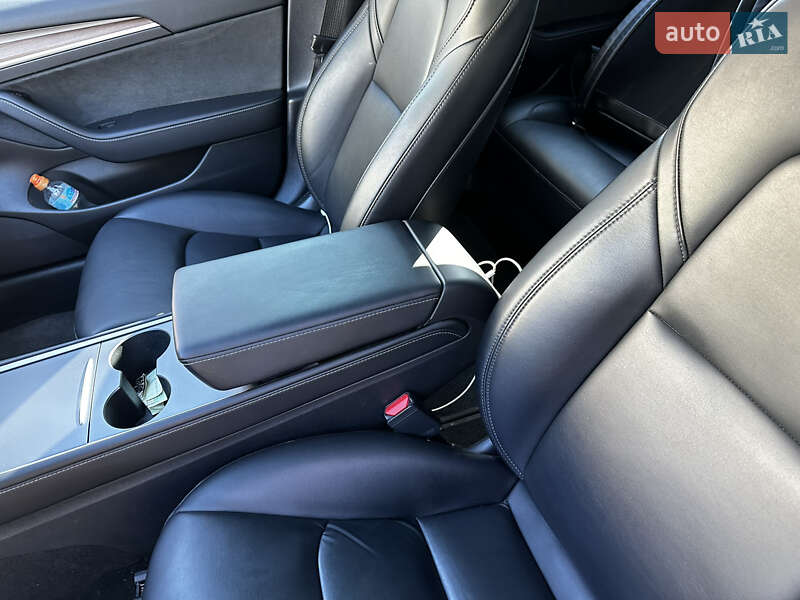 Седан Tesla Model 3 2021 в Києві