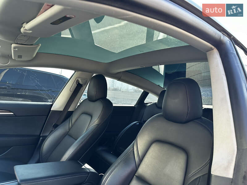 Седан Tesla Model 3 2021 в Києві