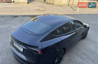Седан Tesla Model 3 2024 в 