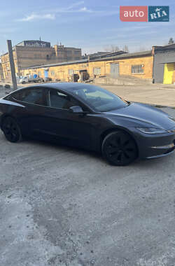 Седан Tesla Model 3 2024 в 