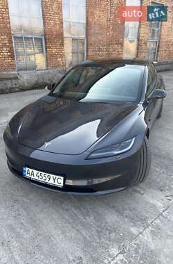 Седан Tesla Model 3 2024 в 