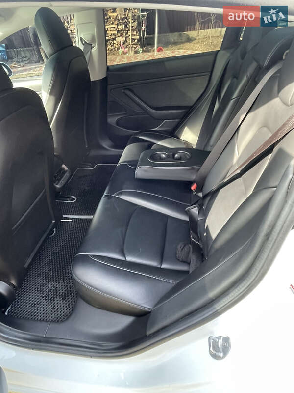Седан Tesla Model 3 2019 в Житомирі