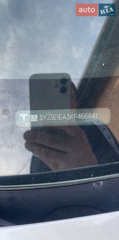 Седан Tesla Model 3 2019 в Житомирі