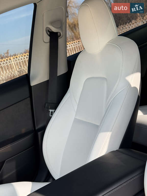 Седан Tesla Model 3 2022 в Чорткові