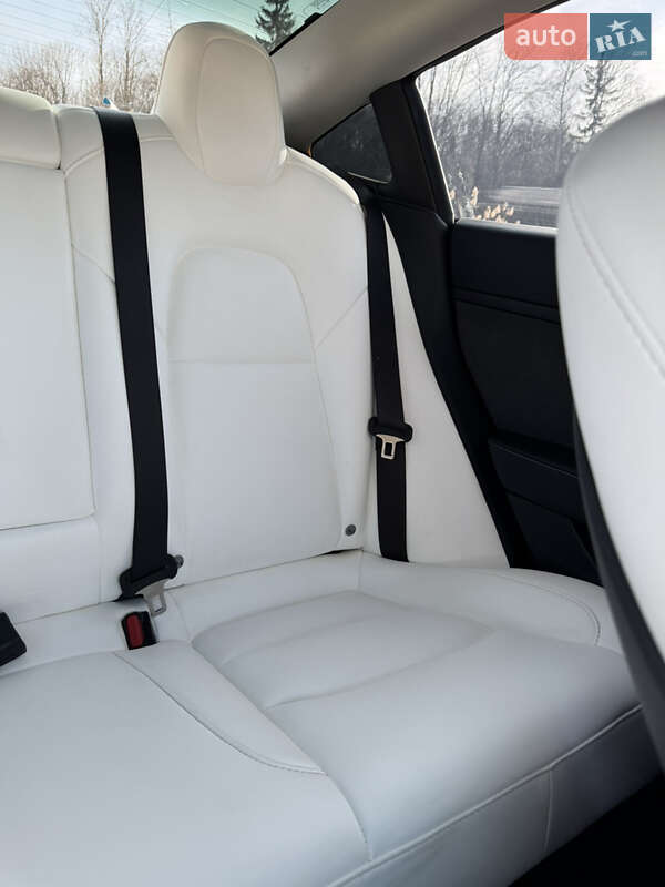 Седан Tesla Model 3 2022 в Чорткові