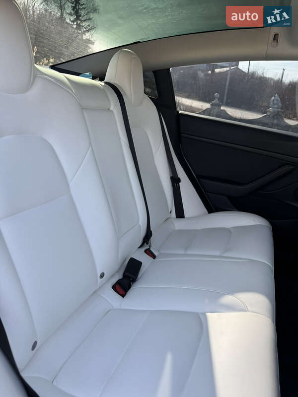 Седан Tesla Model 3 2022 в Чорткові