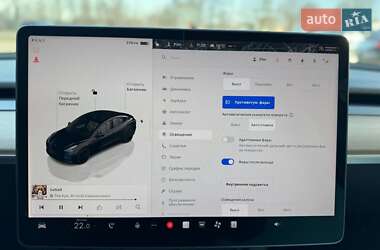 Седан Tesla Model 3 2022 в 