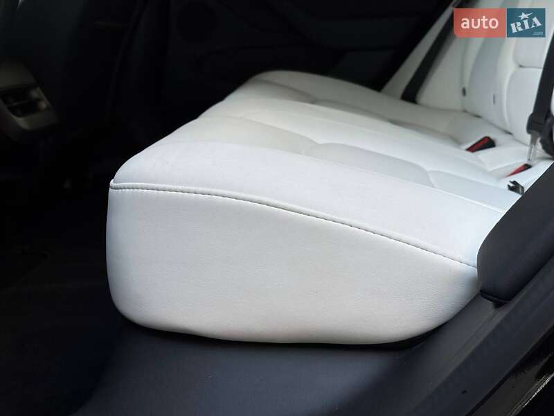 Седан Tesla Model 3 2022 в Луцке