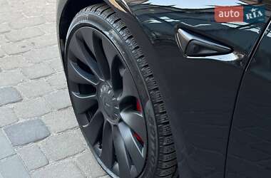 Седан Tesla Model 3 2022 в 