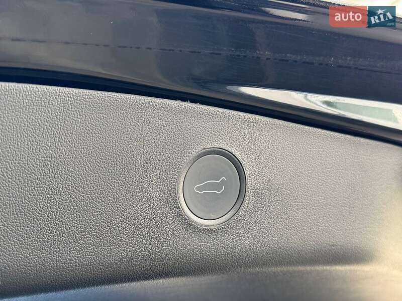 Седан Tesla Model 3 2022 в Луцке