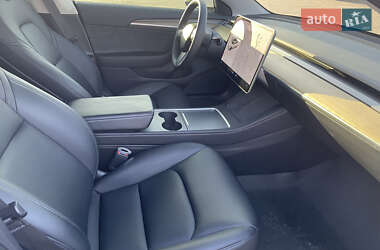 Седан Tesla Model 3 2021 в 