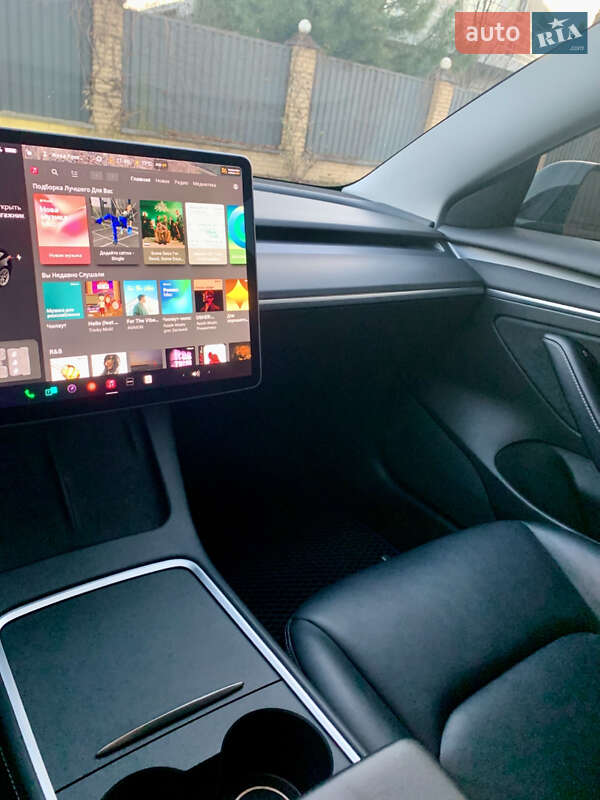 Седан Tesla Model 3 2021 в Киеве