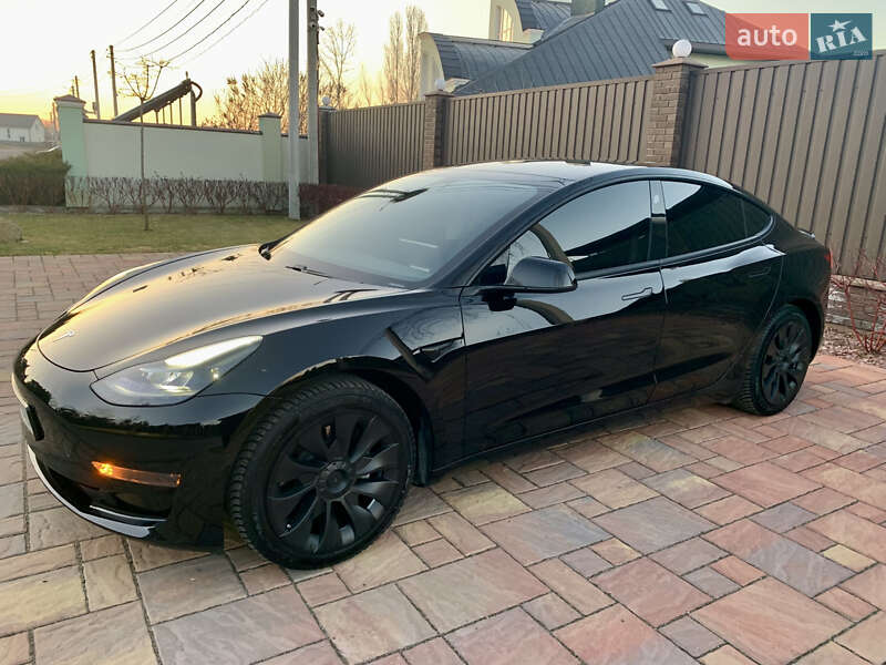 Седан Tesla Model 3 2021 в Киеве