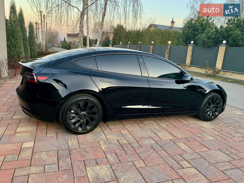 Седан Tesla Model 3 2021 в Киеве