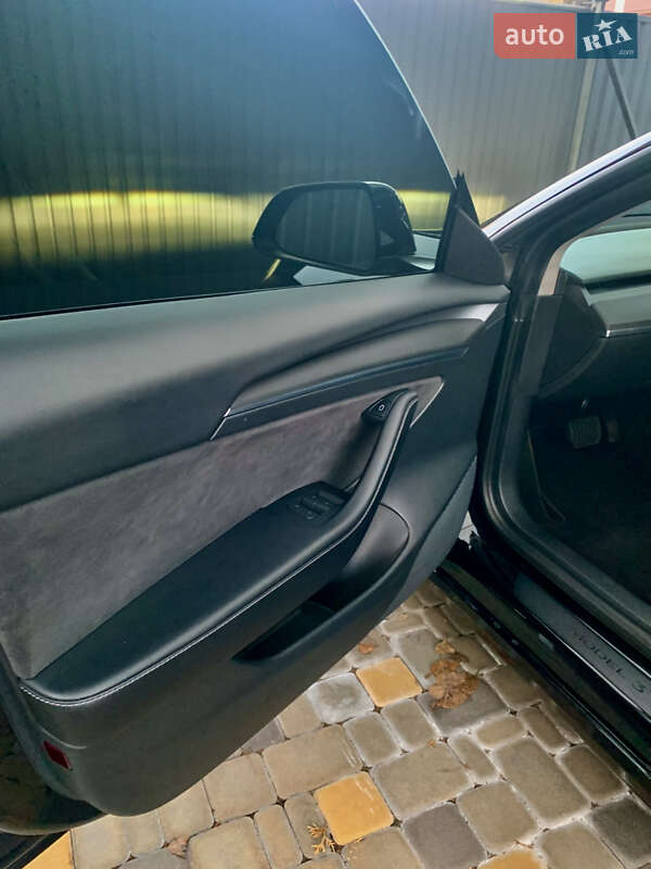 Седан Tesla Model 3 2021 в Киеве