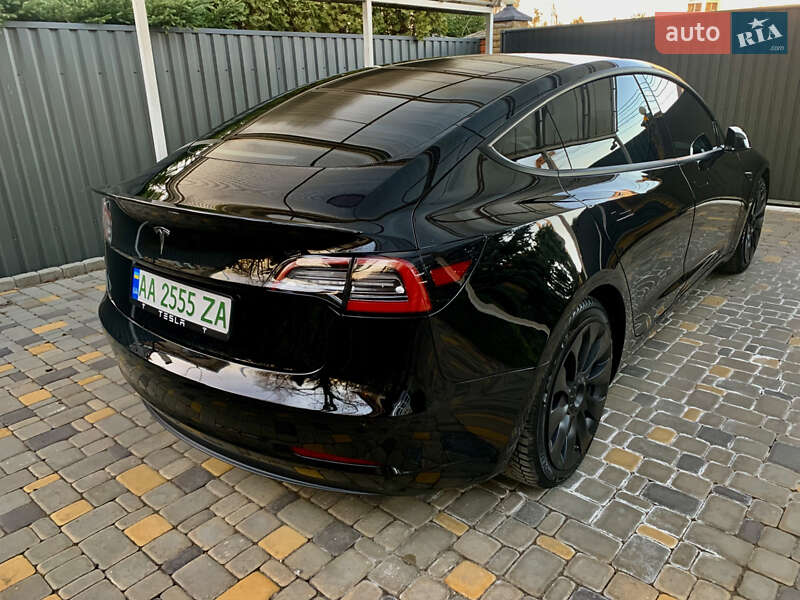 Седан Tesla Model 3 2021 в Киеве