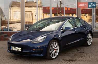 Седан Tesla Model 3 2018 в Чернівцях