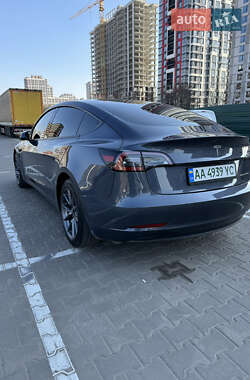 Седан Tesla Model 3 2022 в 