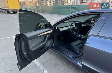 Седан Tesla Model 3 2022 в 