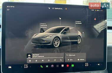 Седан Tesla Model 3 2022 в 