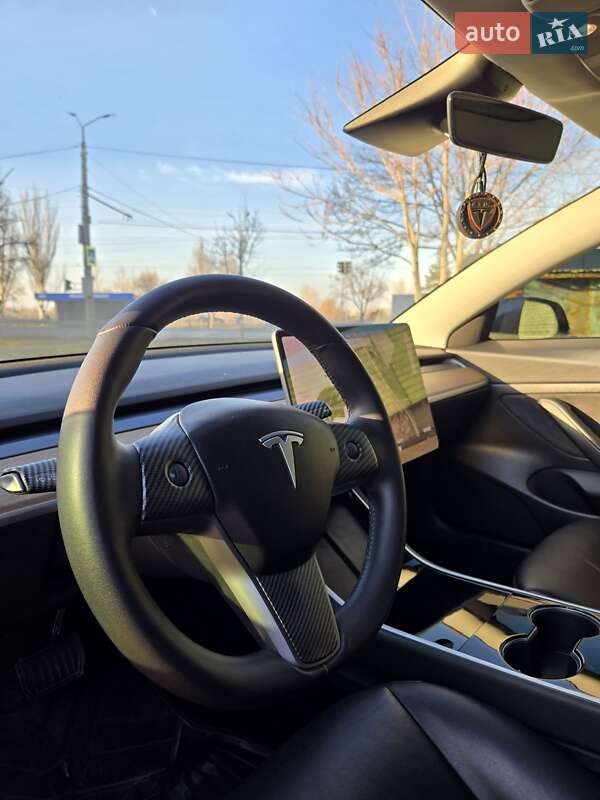 Седан Tesla Model 3 2020 в Дніпрі