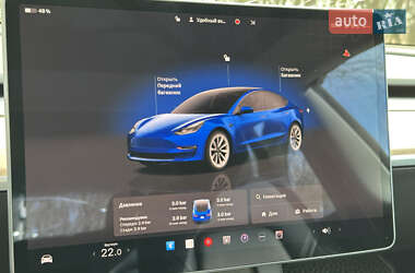 Седан Tesla Model 3 2022 в 