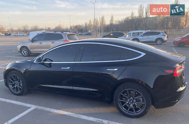 Седан Tesla Model 3 2019 в 