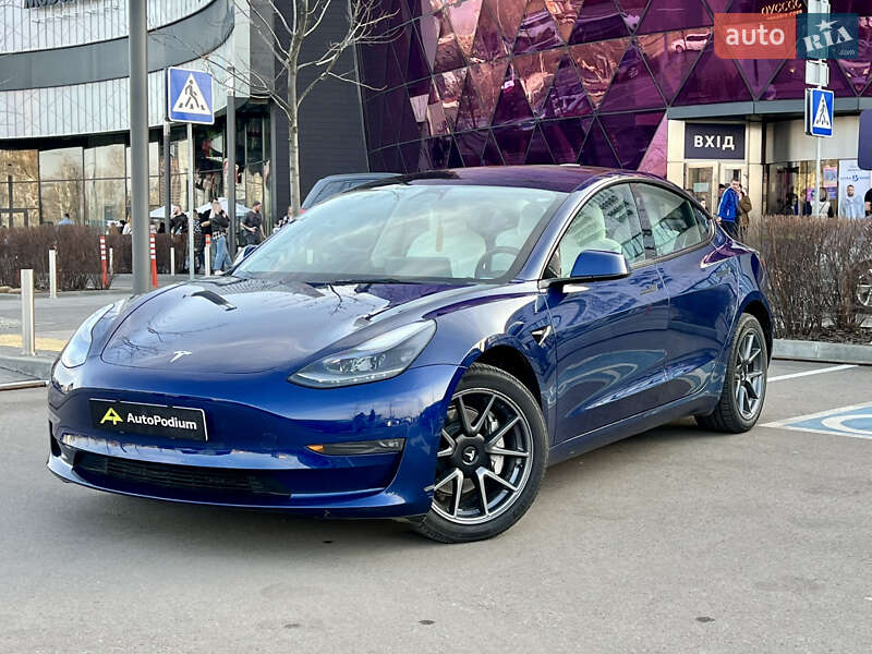Седан Tesla Model 3 2022 в Києві