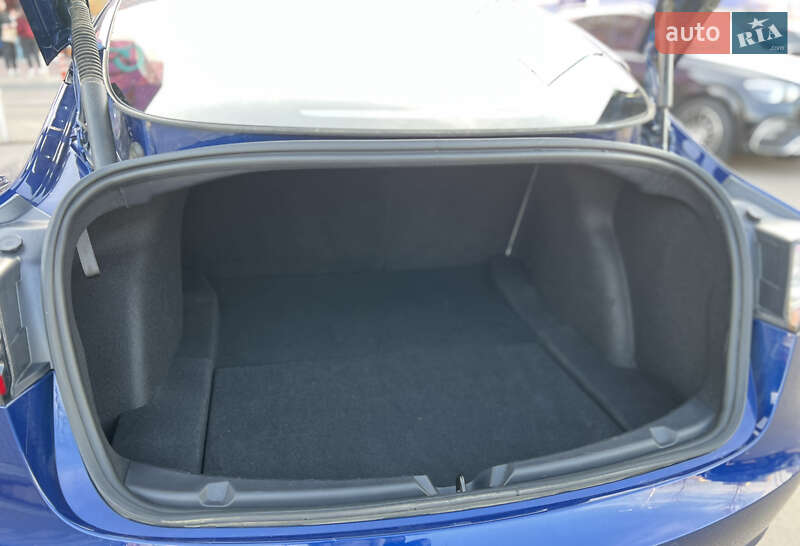 Седан Tesla Model 3 2022 в Києві