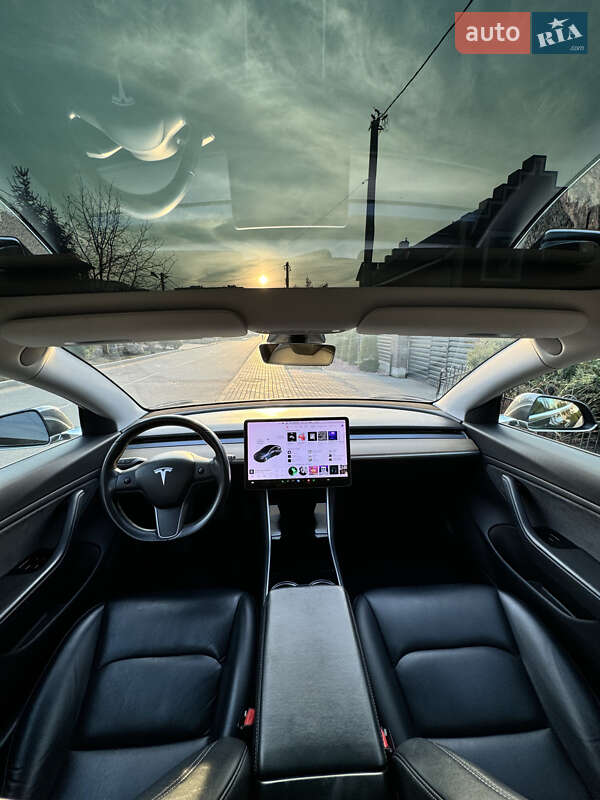 Седан Tesla Model 3 2018 в Петропавлівській Борщагівці