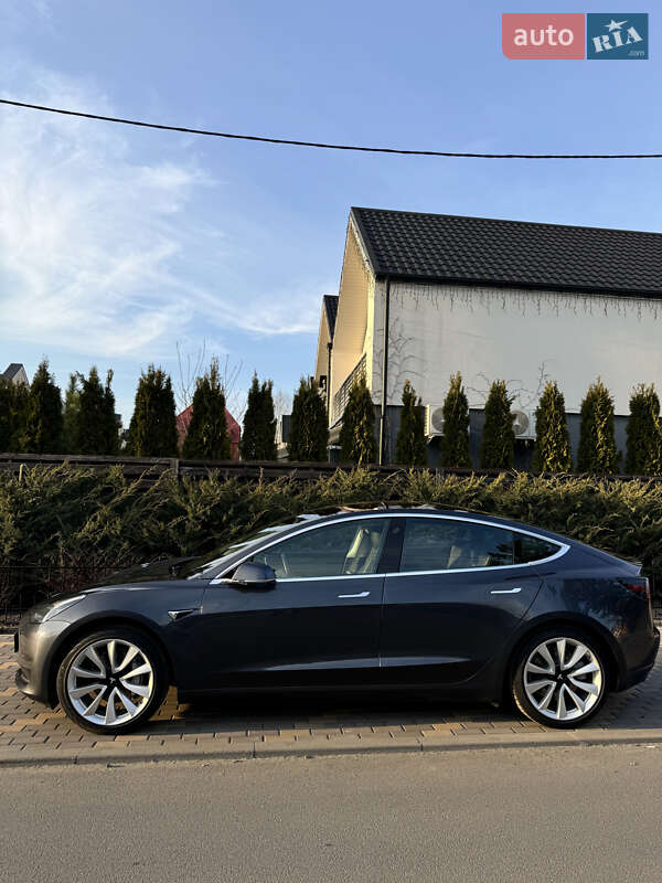 Седан Tesla Model 3 2018 в Петропавлівській Борщагівці