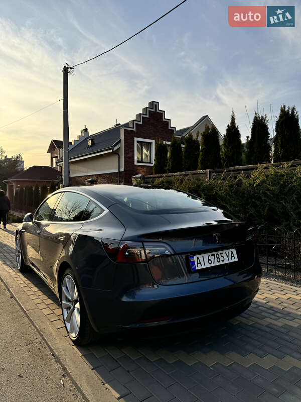 Седан Tesla Model 3 2018 в Петропавлівській Борщагівці