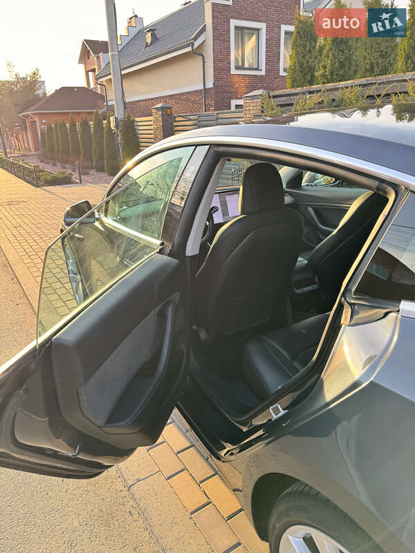 Седан Tesla Model 3 2018 в Петропавлівській Борщагівці