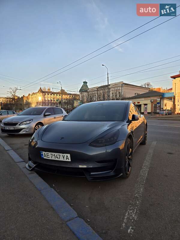 Седан Tesla Model 3 2020 в Дніпрі
