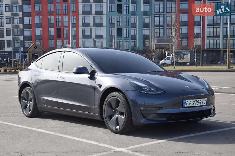 Седан Tesla Model 3 2022 в 